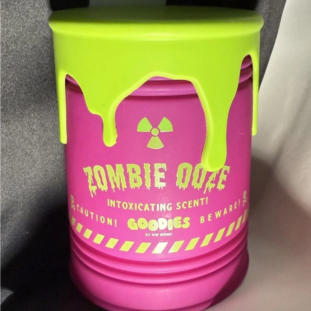 Limited Goodies by DW Home Zombie Ooze Candle – Fruity Halloween Scent